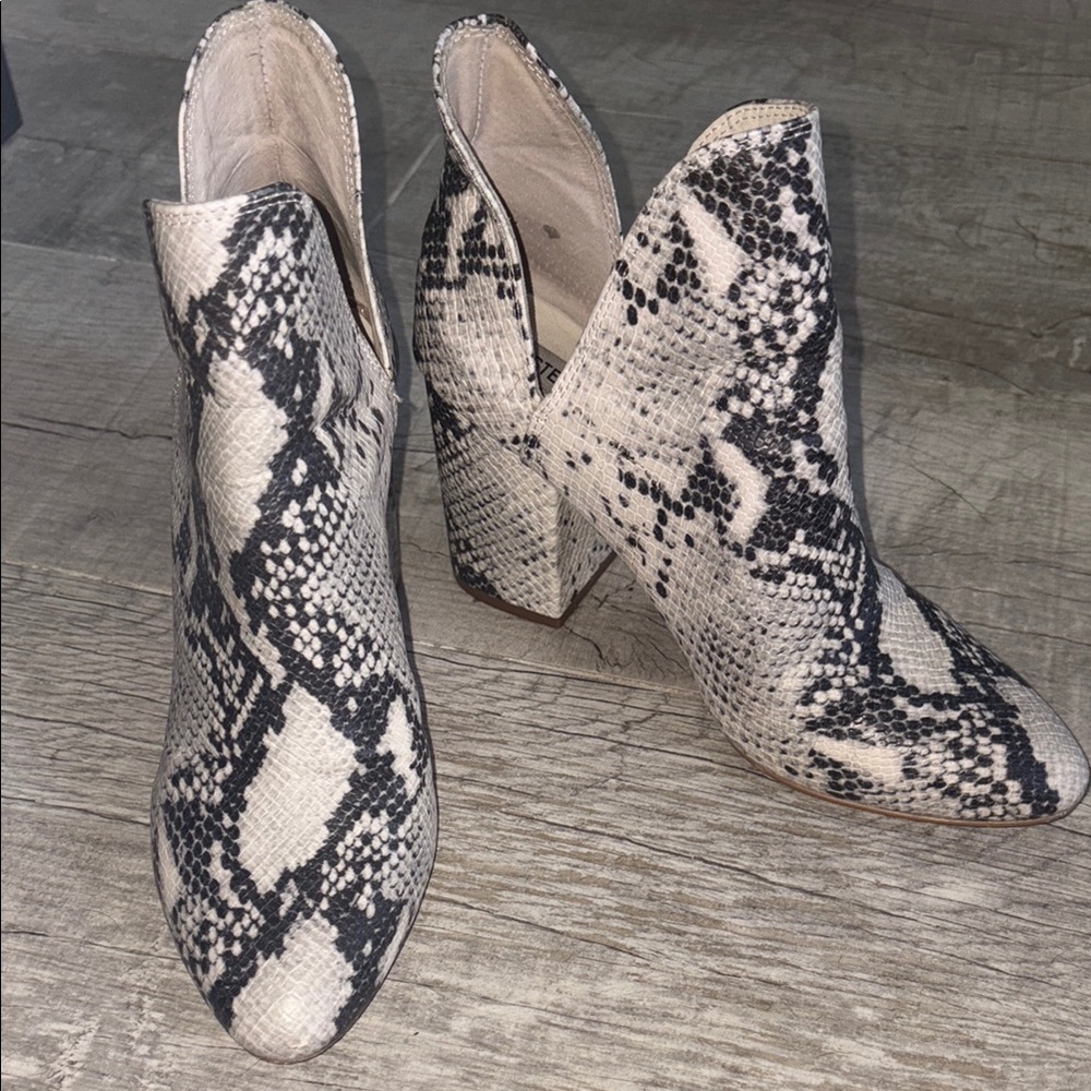 Steve Madden Women's Snakeskin Cream and Gray Almond Toe Block Heel Ankle Boots